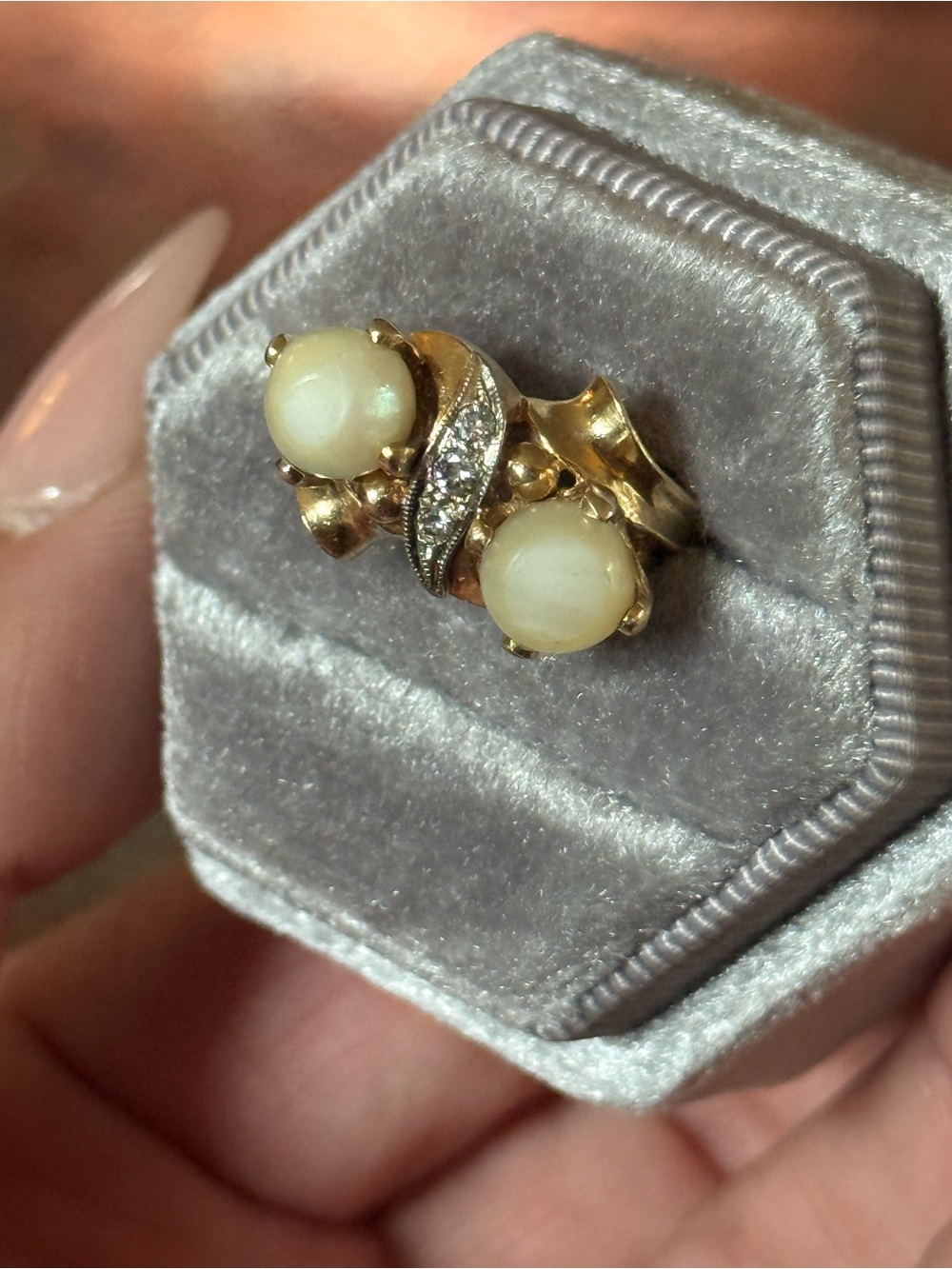 Vintage Gold Pearl Ring with Diamond-Style Accents - Cream and Gold